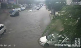 下大雨视频,城市瞬间变泽国